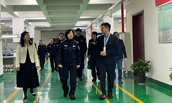 合肥市公安局科技信息化支隊(duì)來(lái)我司開(kāi)展“便民服務(wù)”主題黨日活動(dòng)